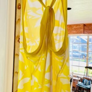 Fun yellow and white top. End your summer in style!